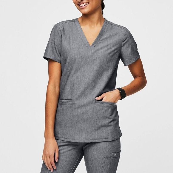 NWT Figs Technical Casma Three Pocket Womens 2XL Graphite Grey Scrub Top - Picture 1 of 5